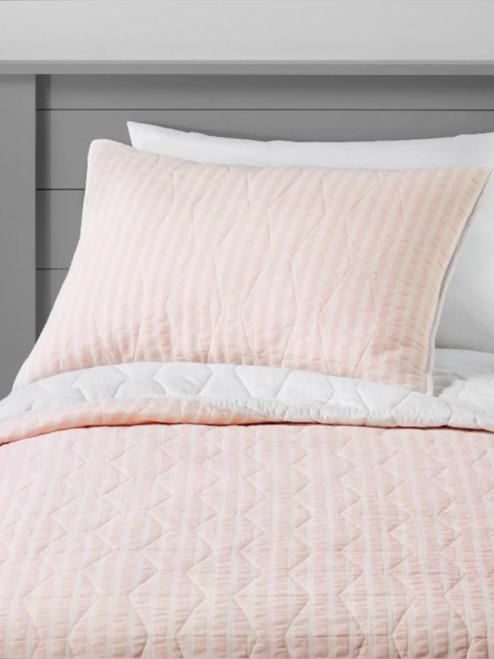 Pillowfort Pink Textured Quilt Set NWOT